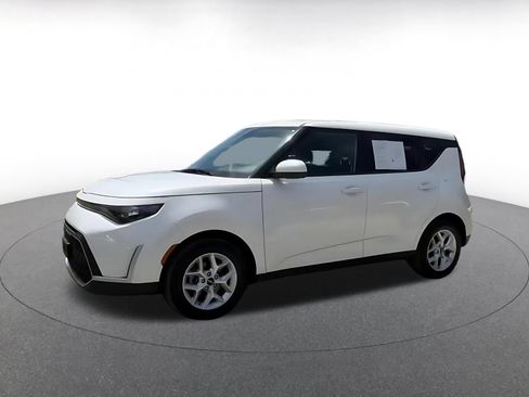 Used 2025 Kia Soul LX w/ LX Technology Package FWD image 8