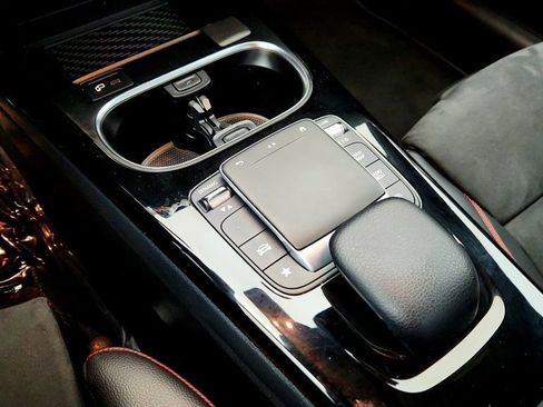 Used 2022 Mercedes-Benz CLA 250 4MATIC image 15