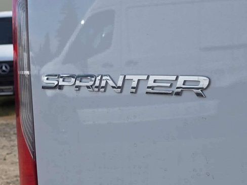 Used 2025 Mercedes-Benz Sprinter 2500 image 18