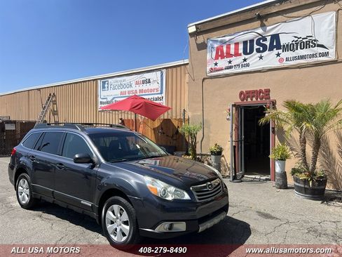 Used 2010 Subaru Outback 2.5i Limited AWD/4WD image 3