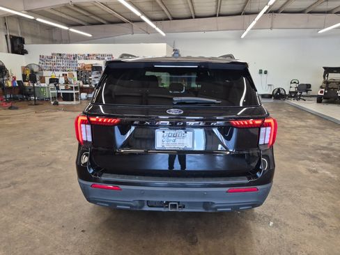 Used 2025 Ford Explorer Active RWD image 6