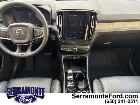 Used 2025 Volvo XC40 B5 Plus image 14