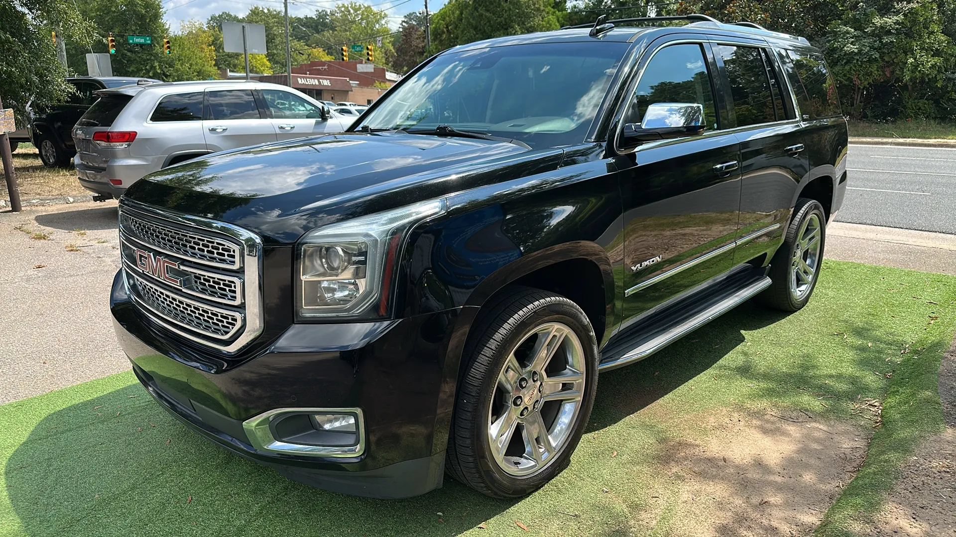 Used 2018 GMC Yukon SLT w/ Open Road Package AWD/4WD image 3