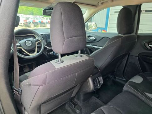 Used 2014 Jeep Cherokee Sport image 18