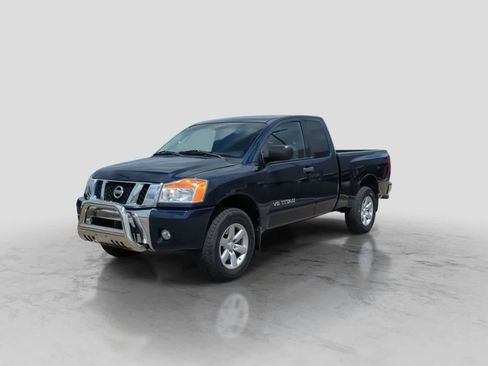 Used 2011 Nissan Titan SV w/ SV Value Truck Pkg AWD/4WD image 4