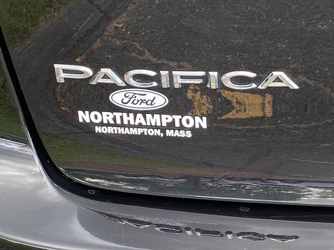 Used 2022 Chrysler Pacifica Touring-L FWD image 10