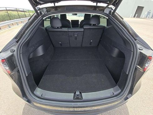 Used 2022 Tesla Model Y Long Range image 8