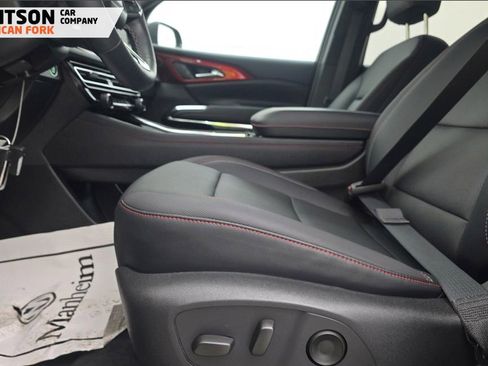 Used 2025 Chevrolet Traverse Z71 image 4