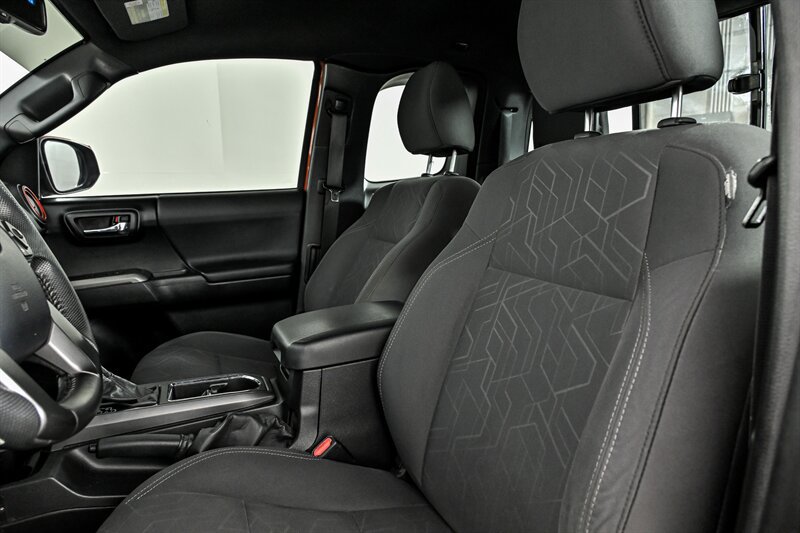 Used 2016 Toyota Tacoma TRD Sport w/ Towing Package RWD image 14