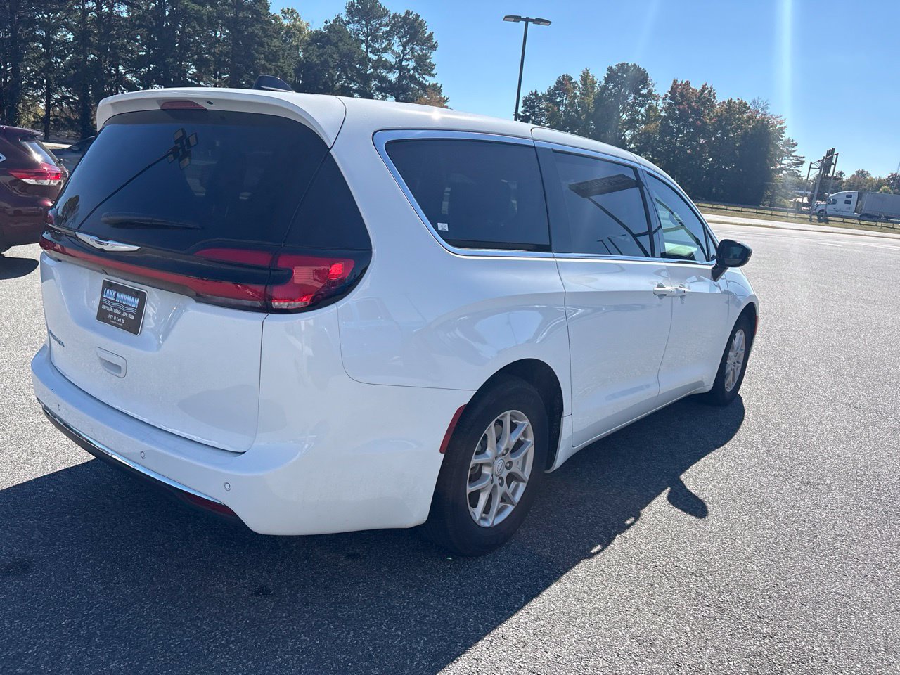 Used 2025 Chrysler Pacifica Select FWD image 10