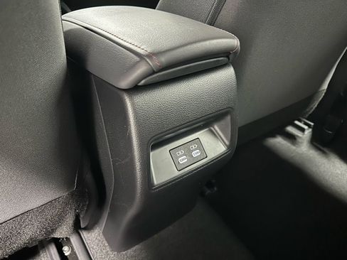 Used 2025 Toyota Corolla SE image 46