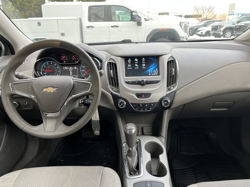 Used 2018 Chevrolet Cruze LS image 26