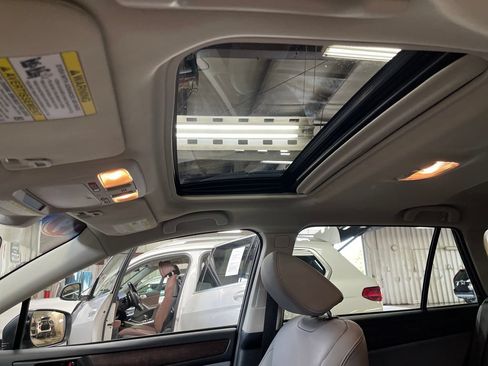 Used 2019 Subaru Outback 2.5i Limited AWD/4WD image 13