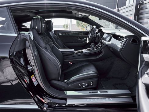 Used 2022 Bentley Continental GT image 24