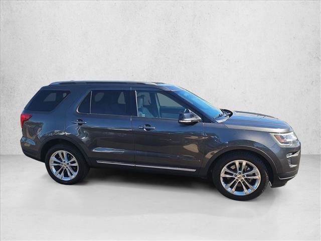 Used 2018 Ford Explorer XLT w/ Equipment Group 202A FWD image 5