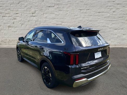 Used 2026 Kia Sorento S w/ S Panoramic Sunroof Package image 7