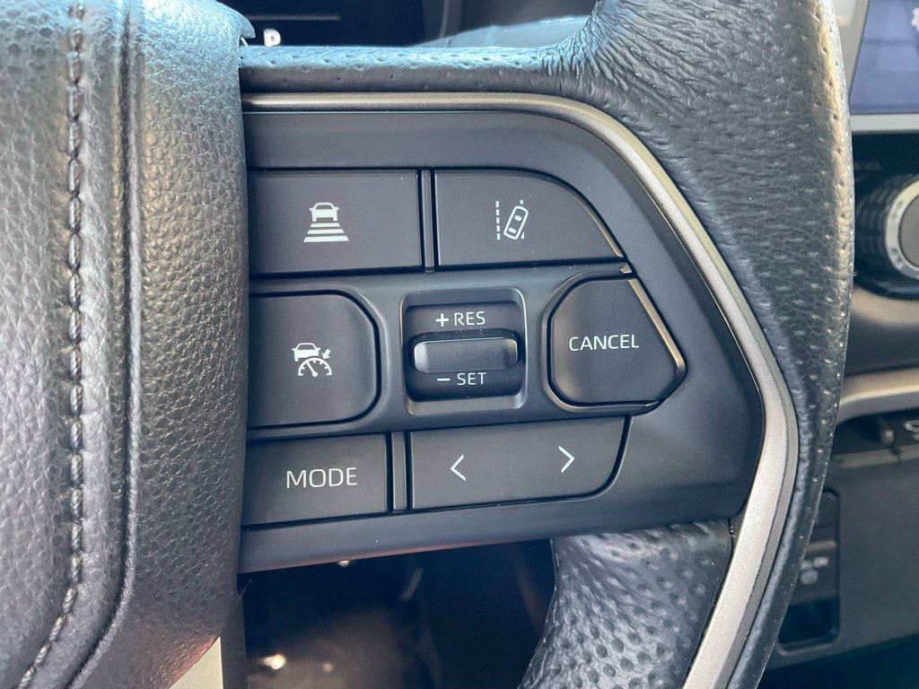 Used 2025 Toyota Tundra Limited AWD/4WD image 13