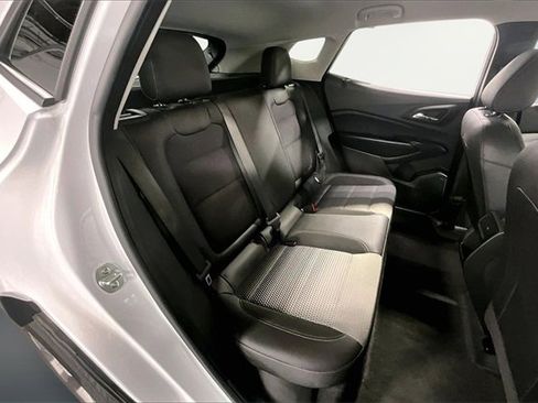 Used 2025 Chevrolet Trax LT w/ LT Convenience Package image 24