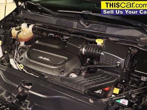 Used 2017 Chrysler Pacifica Touring-L FWD image 30