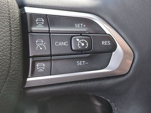 Certified 2025 Jeep Compass Limited AWD/4WD image 24