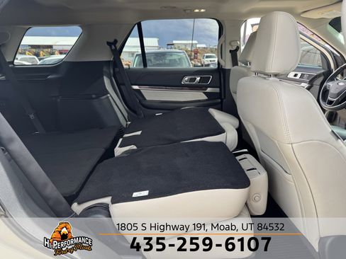 Used 2018 Ford Explorer Platinum image 37