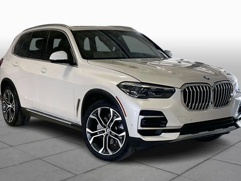 Certified 2022 BMW X5 xDrive40i w/ Premium Package image 3