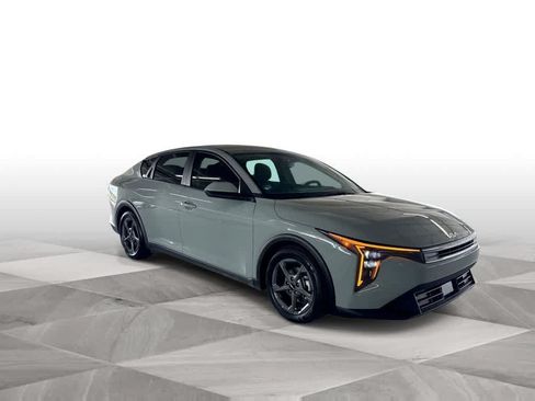 Used 2025 Kia K4 FWD image 2