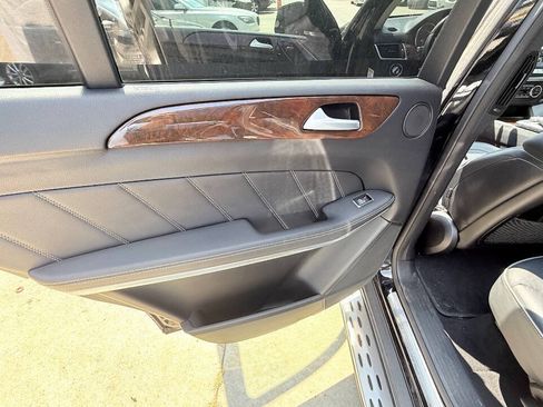 Used 2014 Mercedes-Benz GL 550 4MATIC image 28