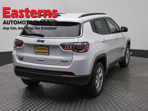 Used 2024 Jeep Compass Latitude AWD/4WD image 5