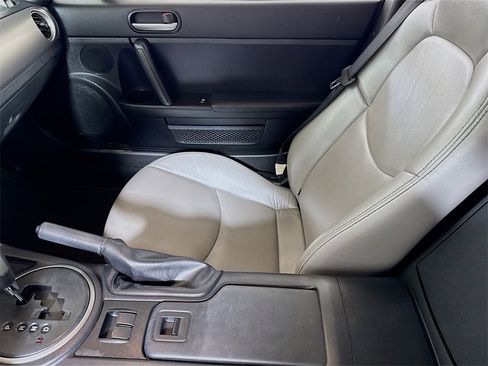 Used 2011 MAZDA MX-5 Miata Touring image 18