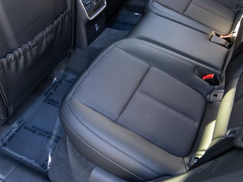 New 2026 Porsche Macan image 40