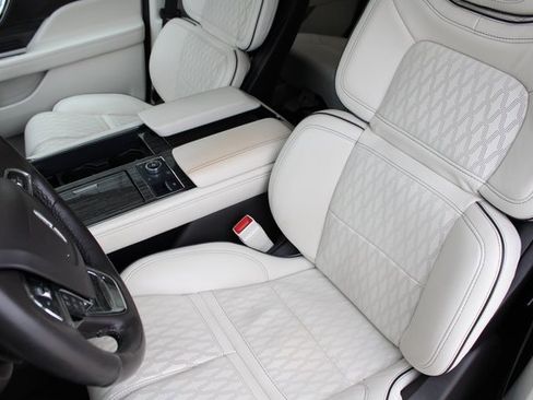 Certified 2022 Lincoln Navigator Black Label image 5