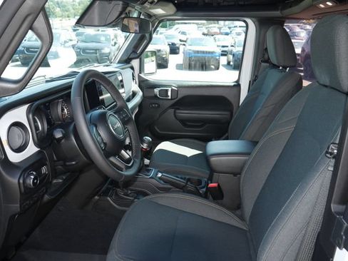 Used 2025 Jeep Wrangler Sport AWD/4WD image 2