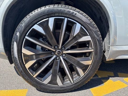 Used 2025 Volvo XC90 B5 Plus image 9
