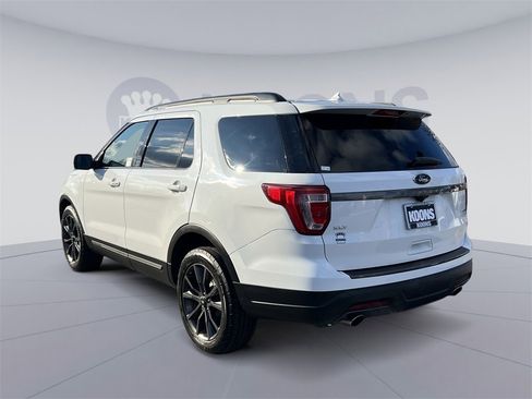 Used 2018 Ford Explorer XLT w/ Equipment Group 202A image 4