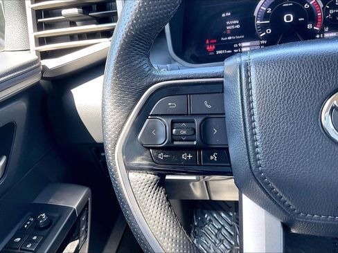 Used 2024 Toyota Tundra Limited AWD/4WD image 17