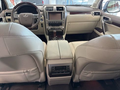 Used 2015 Lexus GX 460 w/ Premium Package image 29