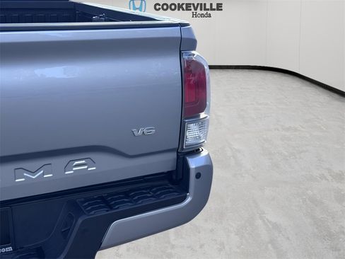 Used 2021 Toyota Tacoma TRD Off-Road image 8