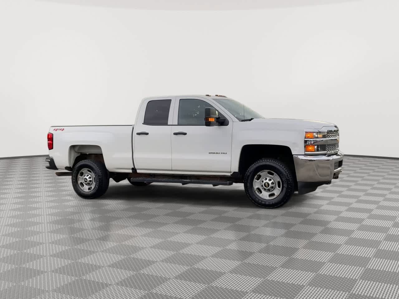Used 2019 Chevrolet Silverado 2500 W/T AWD/4WD image 2
