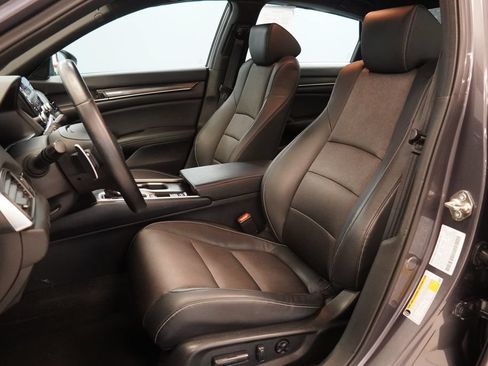 Used 2018 Honda Accord Sport image 3