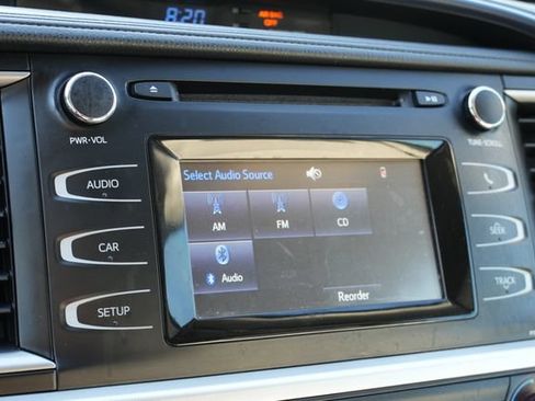 Used 2017 Toyota Highlander LE FWD image 31