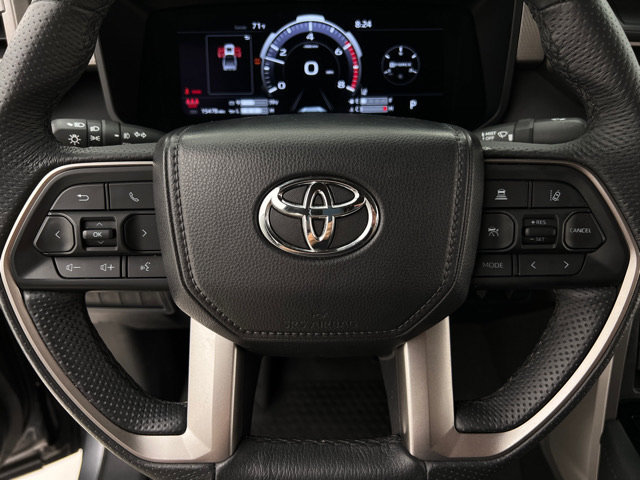Used 2025 Toyota Tundra Limited AWD/4WD image 16