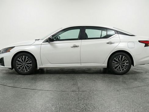 Used 2025 Nissan Altima 2.5 SV image 5