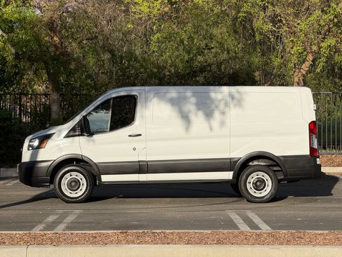 Used 2019 Ford Transit 250 130 Low Roof RWD image 6