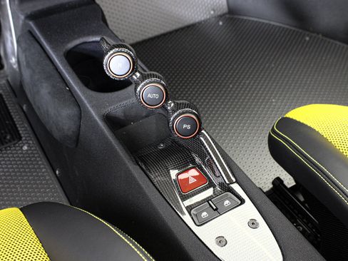 Used 2015 Ferrari 458 Speciale Coupe RWD image 39