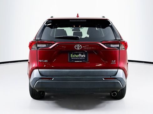 Used 2021 Toyota RAV4 LE image 7
