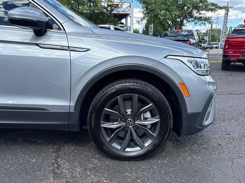 Used 2023 Volkswagen Tiguan SE AWD/4WD image 32