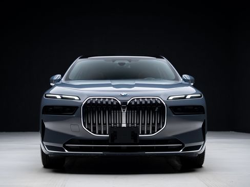 Used 2023 BMW i7 xDrive60 image 8