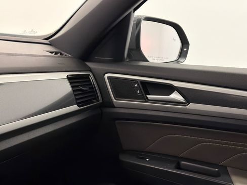 Used 2021 Volkswagen Atlas Cross Sport SEL image 31