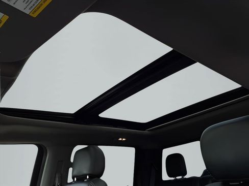 Used 2020 Ford F150 Lariat image 13